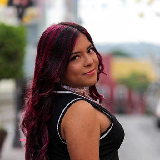 Alexa Navarru "La muñeca que canta" 